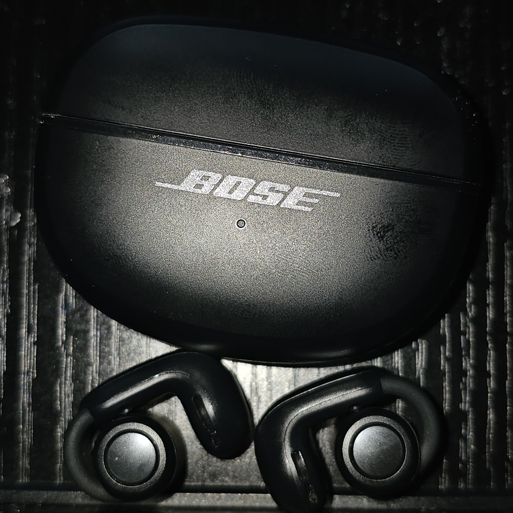 Bose Ultra Open Earbuds - Black - Picture 5 of 10